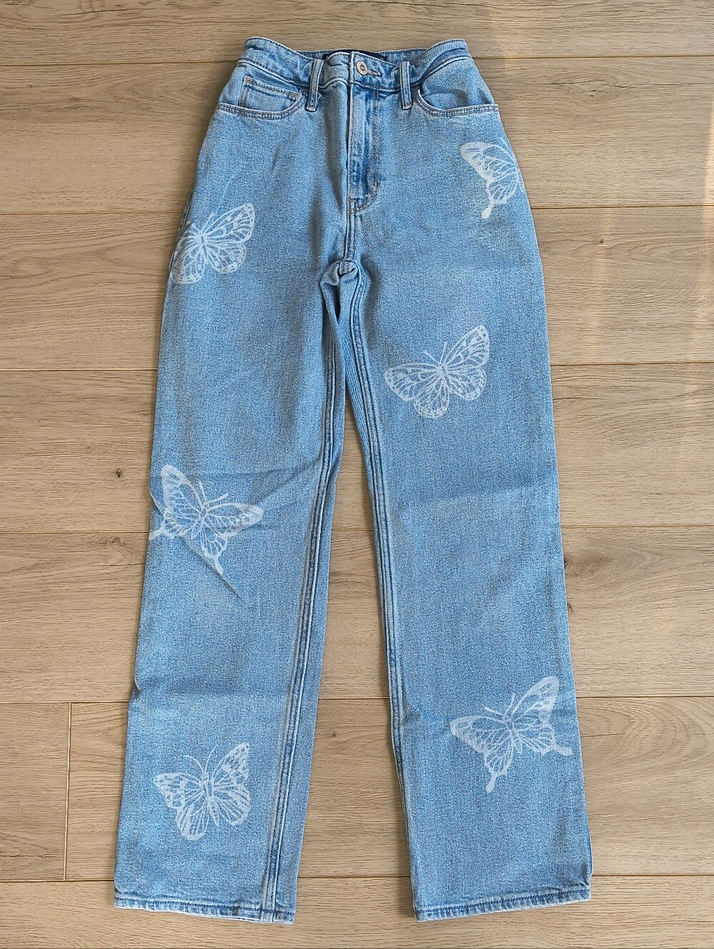 Hollister Ultra High Rise Dad Jeans With Butterfly Design | Size 23